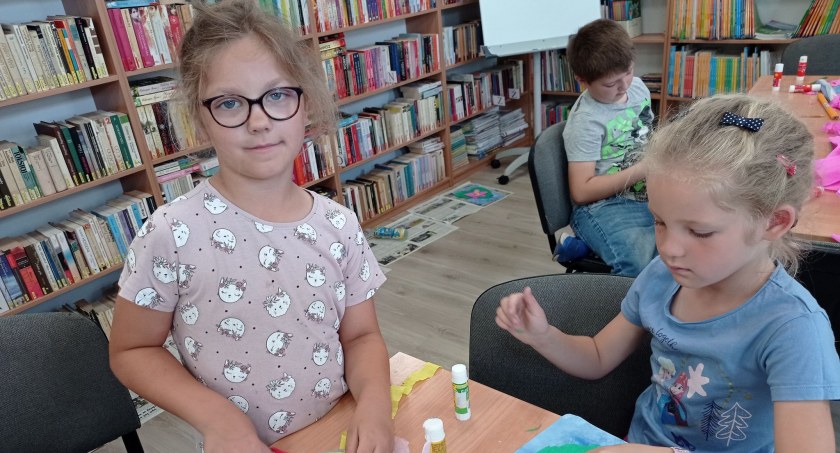 Kolorowe wakacje w bibliotece