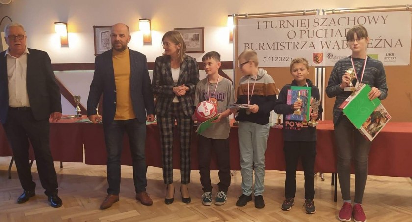 Królewska gra przyciąga młode pokolenie