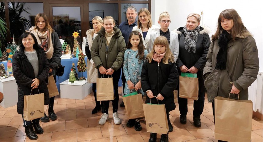 Pokonkursowa wystawa „Świątecznych choinek”