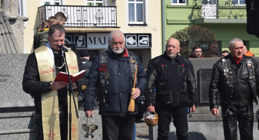 Motoświęconka na wąbrzeskim rynku