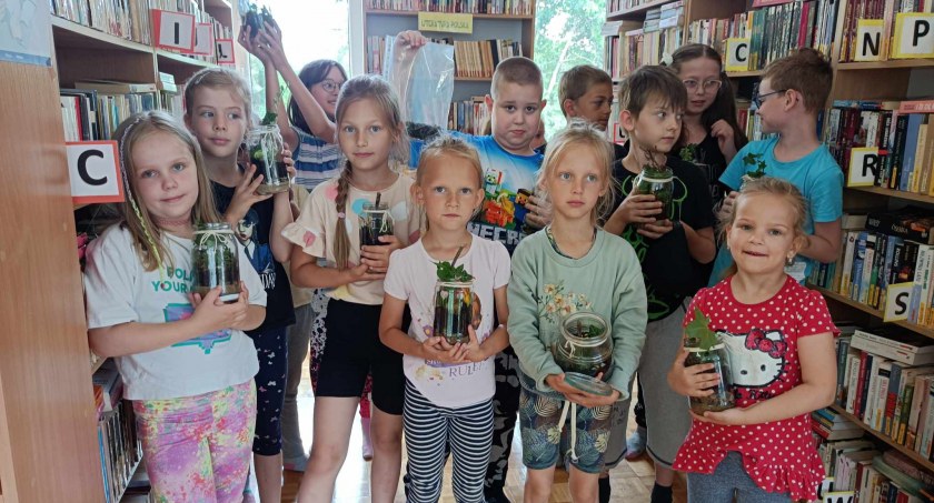 Artystyczne wakacje w bibliotece [zdjęcia]
