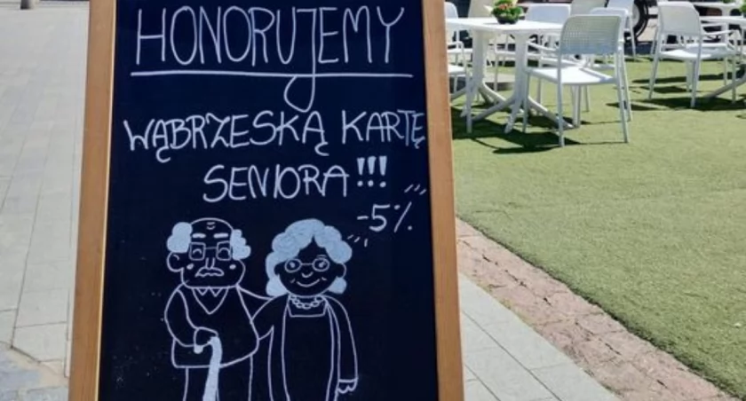 Oszczędniej z kartą seniora