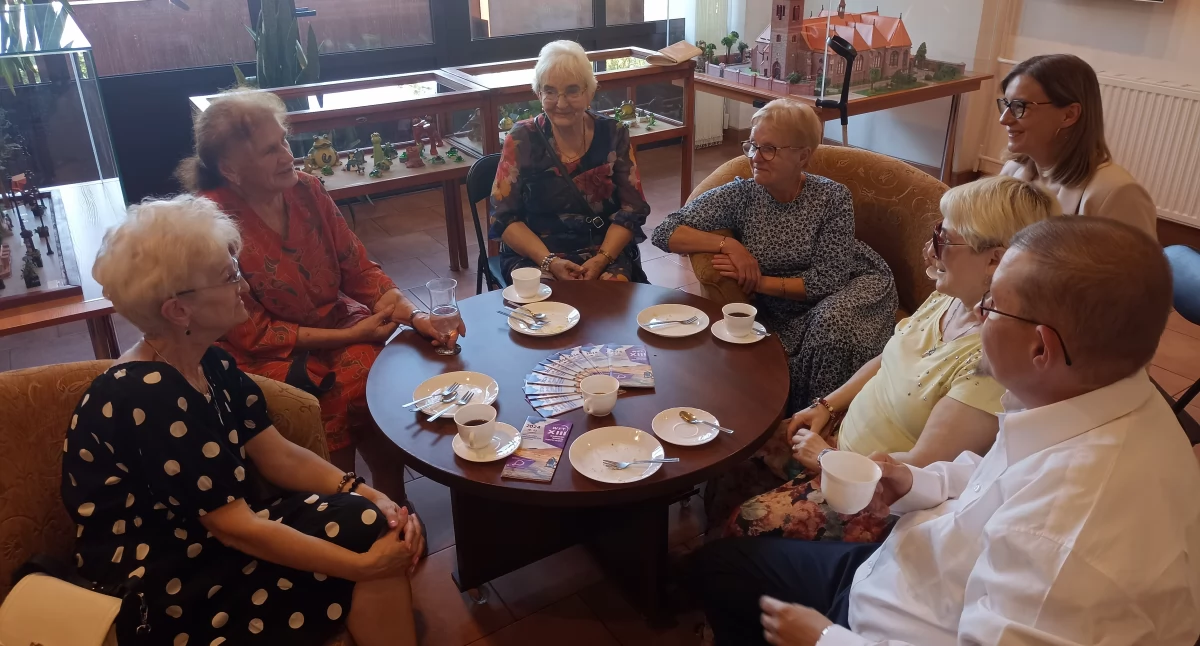 Artystyczna wystawa seniorów z Wronia