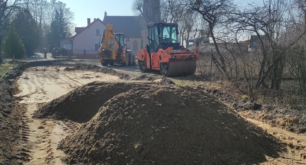 Modernizują gminne drogi