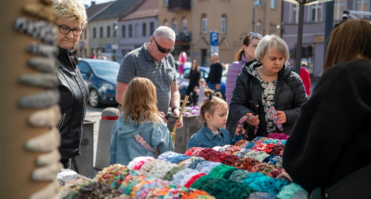 Przedświąteczne zakupy na jarmarku