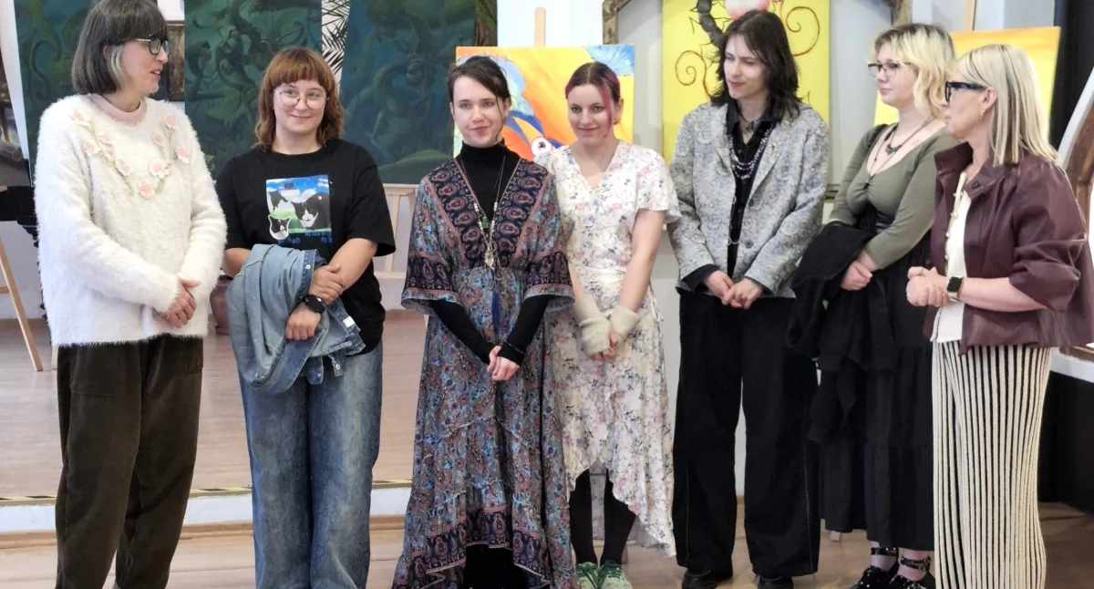 Artystyczna młodość w galerii