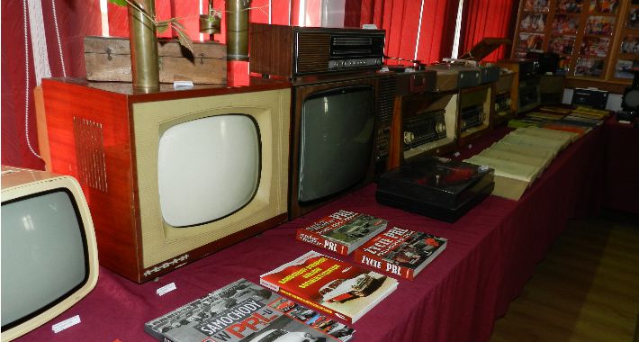 Polska Ludowa  w przedmiotach