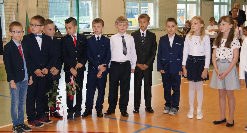 Najlepsi uczniowie z nagrodami