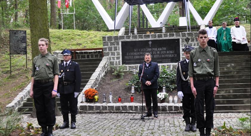 Ku pamięci pomordowanych w Łopatkach