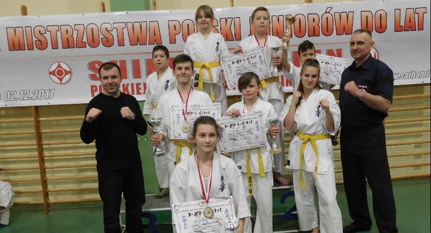 Pięć medali karateków