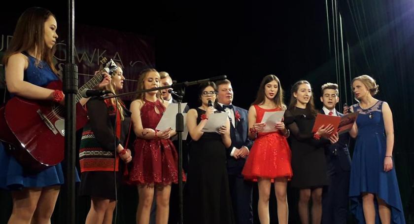 Szampańska zabawa ogólniaka 