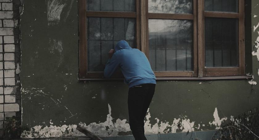 Włamywacz  na gościnnych występach