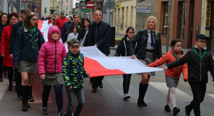 W barwach biało-czerwonych