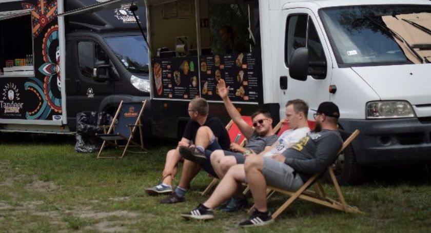 Kulinarne podróże dzięki foodtruckom