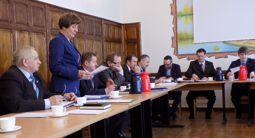 Czy droga w Ostrowie doczeka się naprawy?