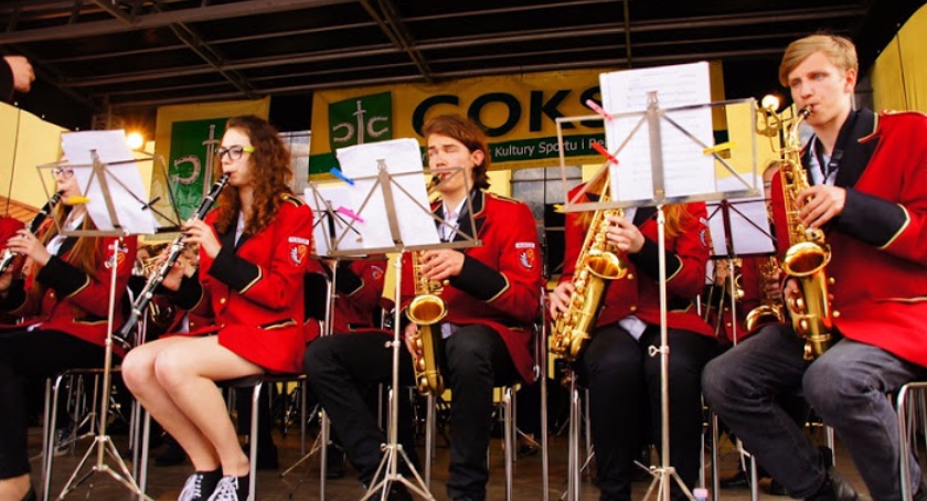 Koncert orkiestr dętych na rynku