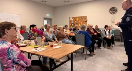 Policjanci edukują seniorów. Tym razem byli w Myśliwcu