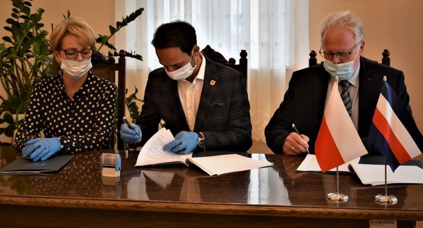 Pomógł premier, umowa podpisana