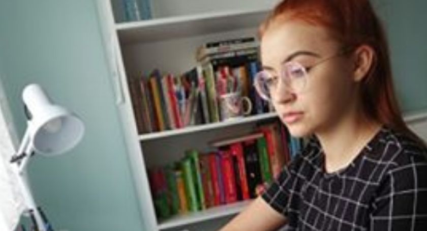 Dziewczyna z historyczną pasją