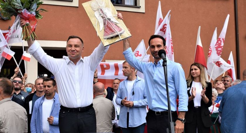 Andrzej Duda wyraźnie lepszy w powiecie. Ale miasto za Trzaskowskim
