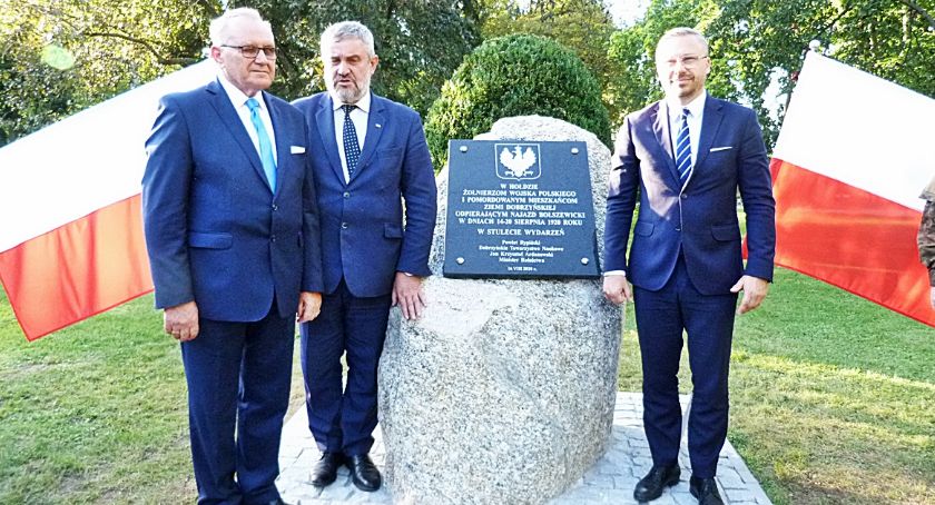 Głaz Pamięci odsłonięty w Nadrożu [zdjęcia]