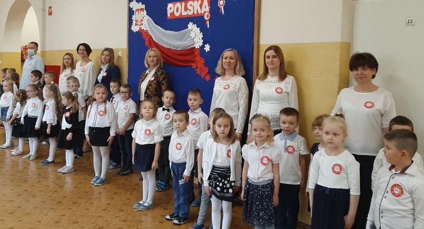 Szkoła do hymnu. Tak świętowali uczniowie ze Skrwilna