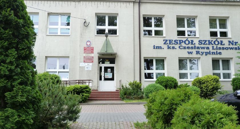 Nowa papa na dachu ogólniaka