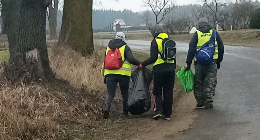 Sprzątają tony śmieci