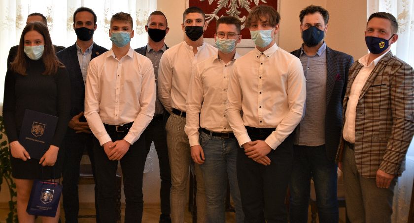 Najlepsi sportowcy ze stypendiami