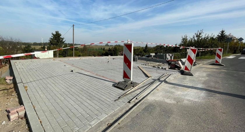 Przybywa miejsc parkingowych