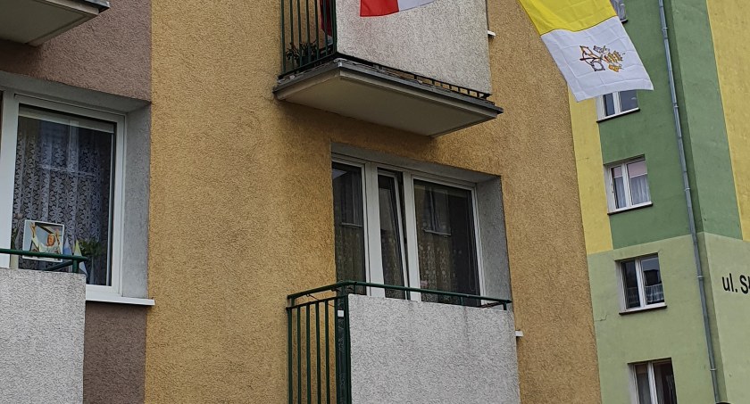 Chciał skoczyć z 4. piętra