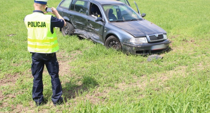 Policjant narozrabiał po pijanemu