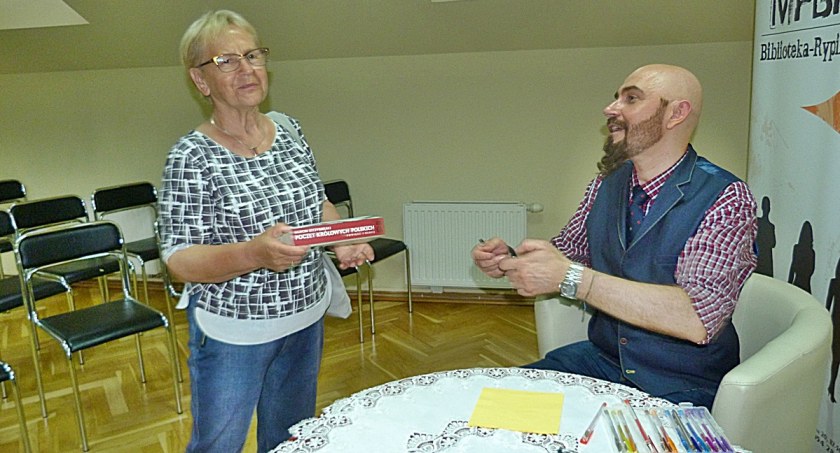 Został pisarzem przez zmywak