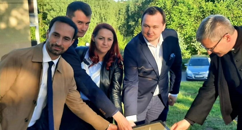 Kolejny dąb pamięci