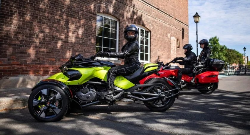 Motocykle trójkołowe - dlaczego warto zacząć z nimi przygodę i jaki trójkołowiec wybrać?