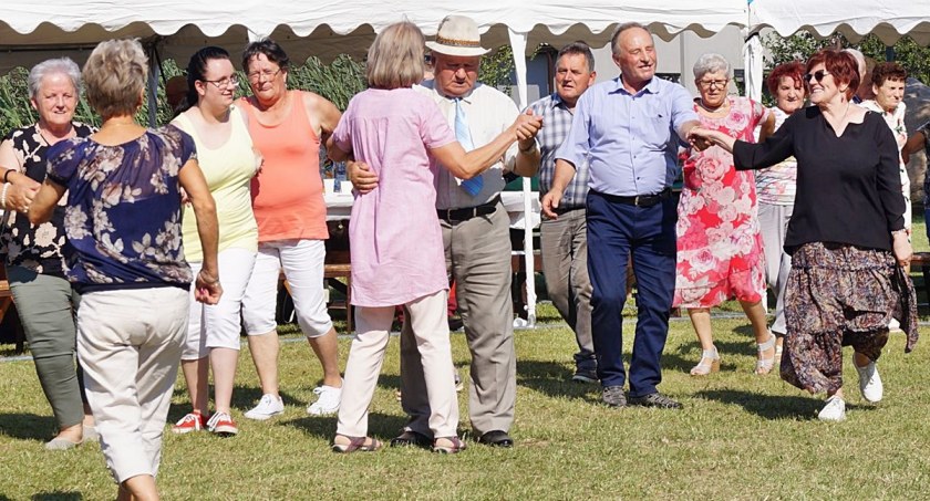 Seniorzy na sportowo w Dobrem [zdjęcia]