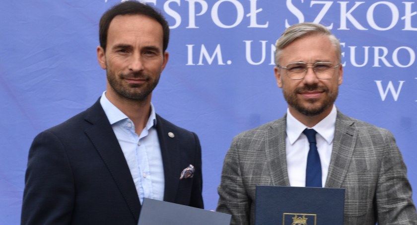 Umowa na boisko podpisana