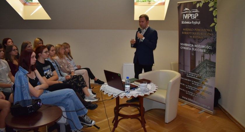 Czytanie wzbogacone prelekcją