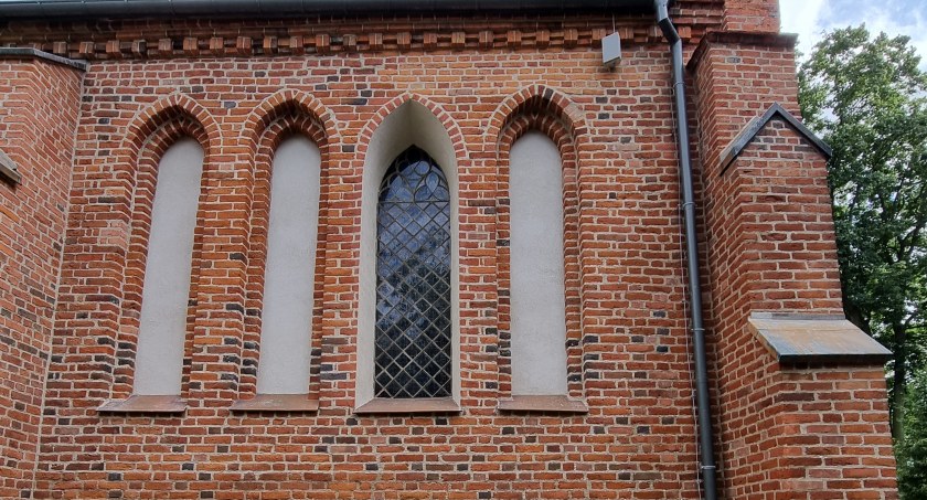 Zabytkowa świątynia wciąż pięknieje