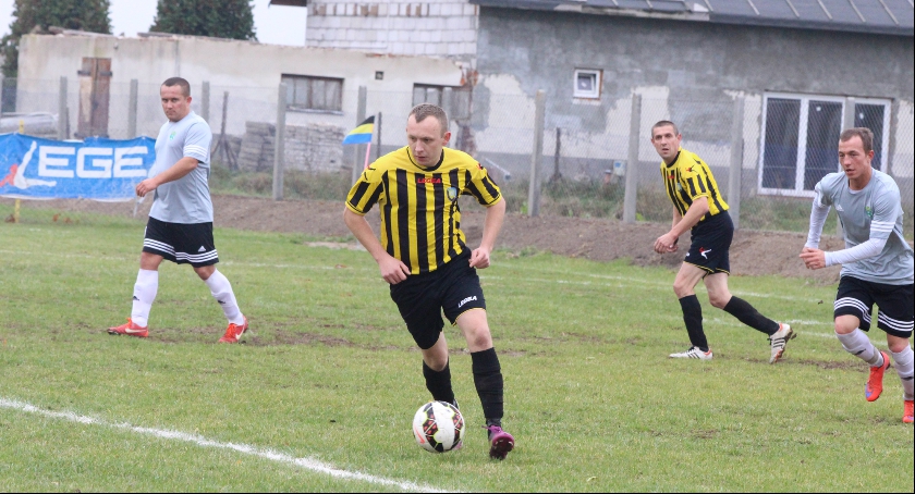 Grot Kowalki pracuje nad formą 