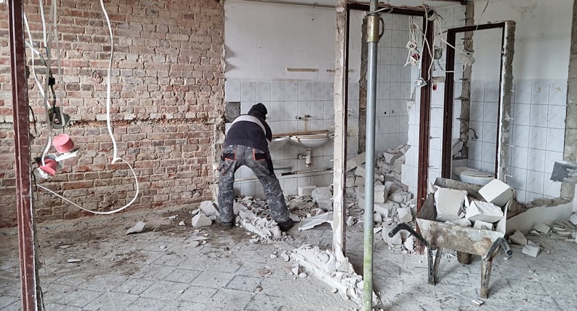 Rozpoczęto remont parowozowni w Ostrowitem