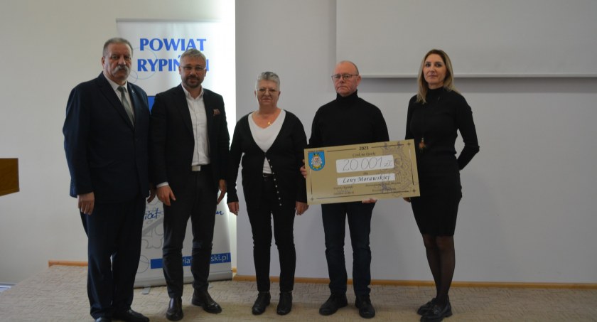 Zebrali 20 tys. zł dla Leny na balu starosty