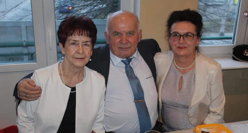 Seniorzy zajadali się pączkami [zdjęcia]