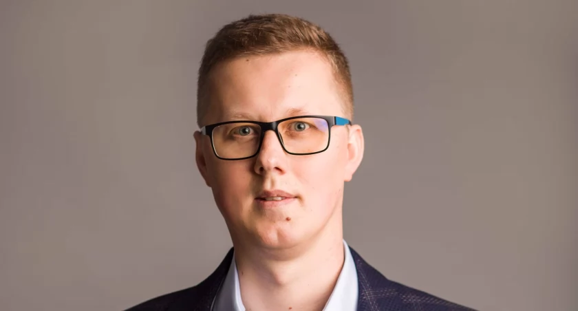 Kolejny kandydat odsłania karty