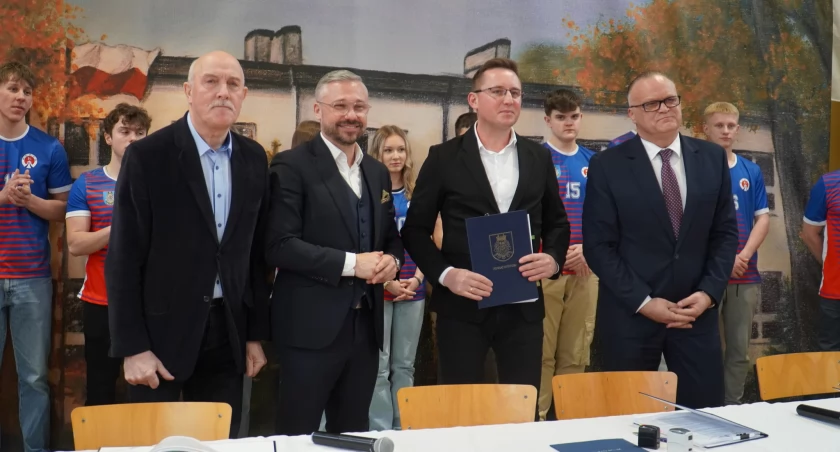 Liceum z nową halą sportową