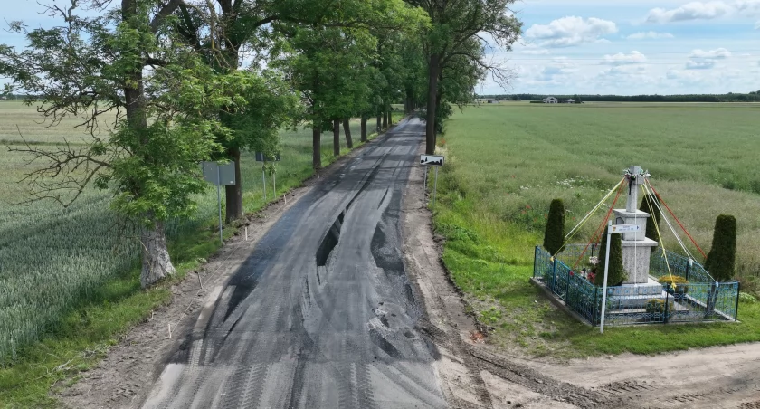 Nowy asfalt w Sadłowie