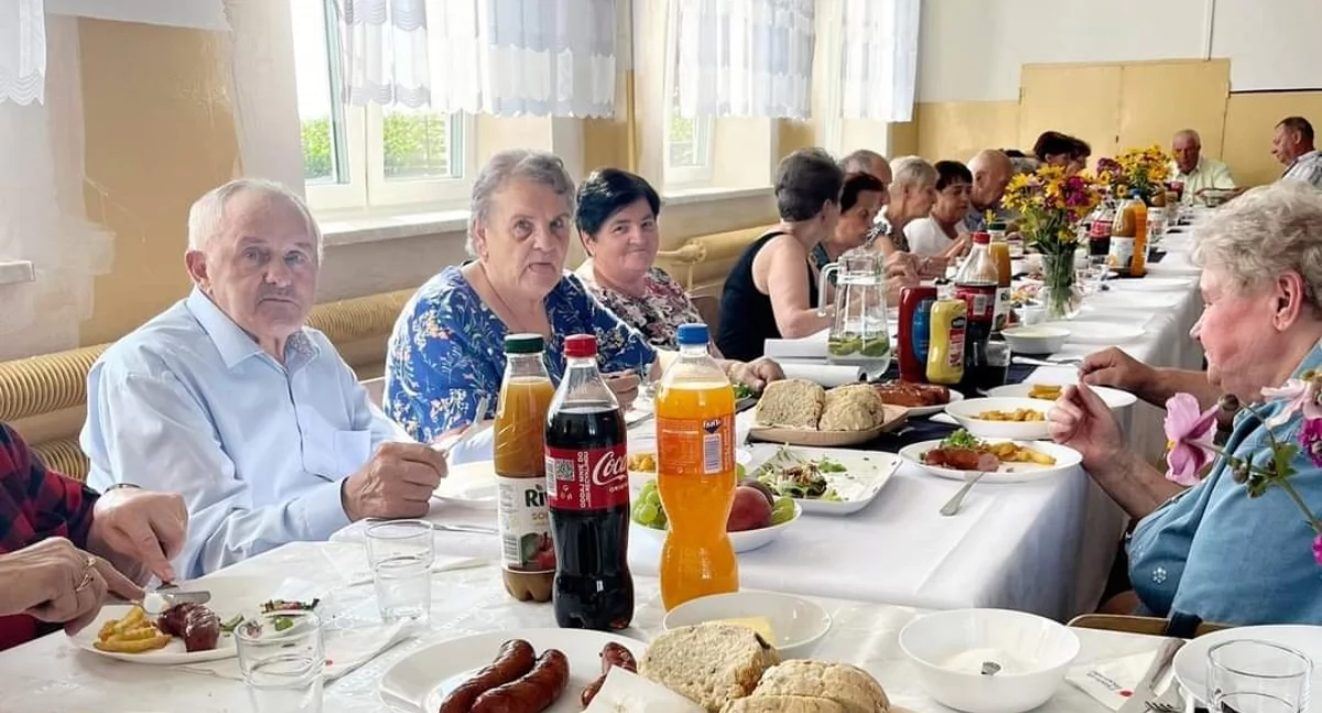 Integracja seniorów przy wspólnym stole [zdjęcia]