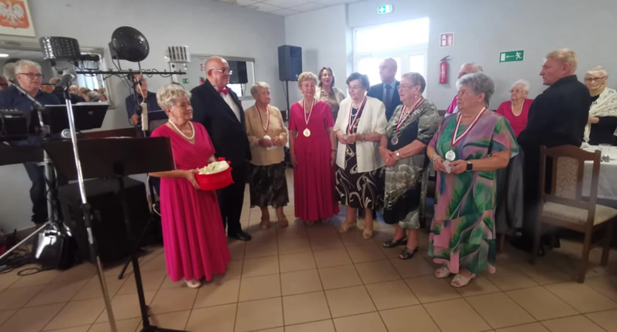 Burmistrz i starosta balowali z seniorami [zdjęcia]