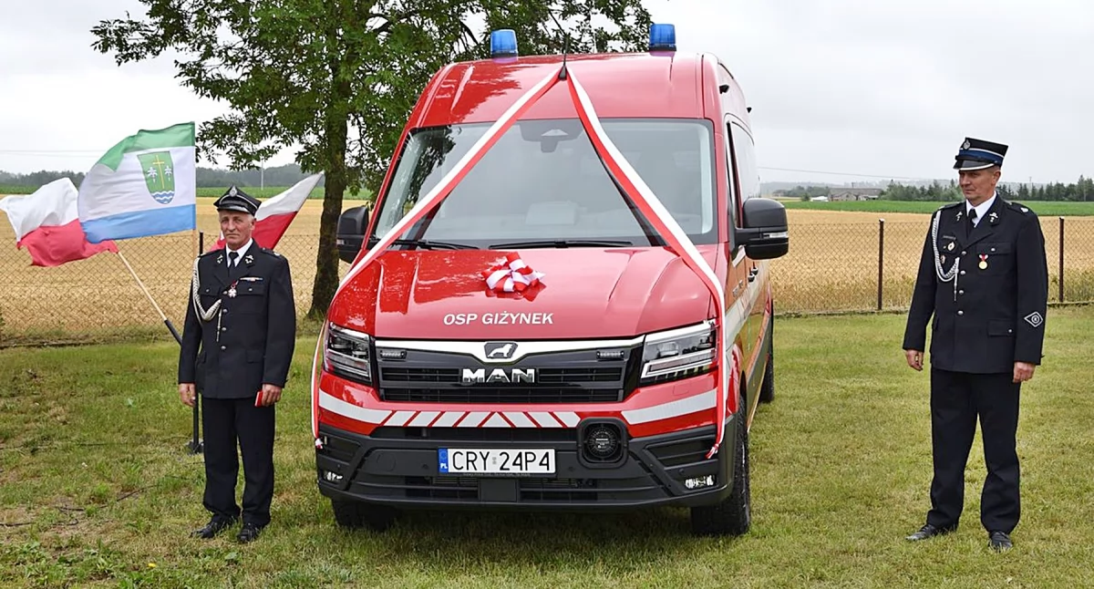 Nowe samochody i łódź dla OSP [zdjęcia]