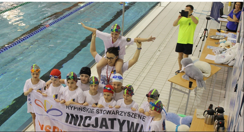 Nocny maraton na basenie 